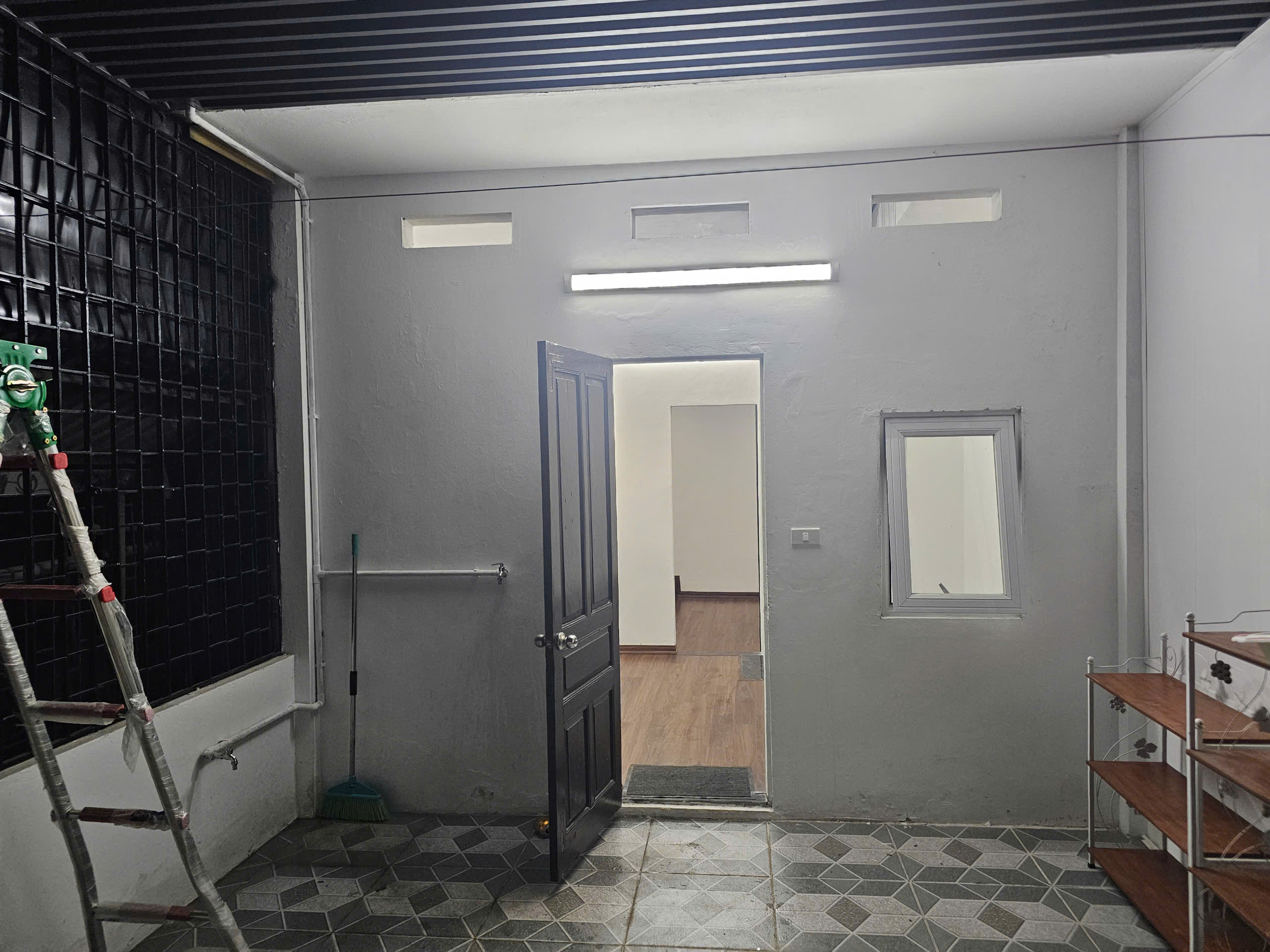 Cho thuê nhà nguyên căn Mới đẹp ngõ 69 Hoàng Văn Thái 5 tầng, 45m2, 5 ngủ, KD và ở - Ảnh 2